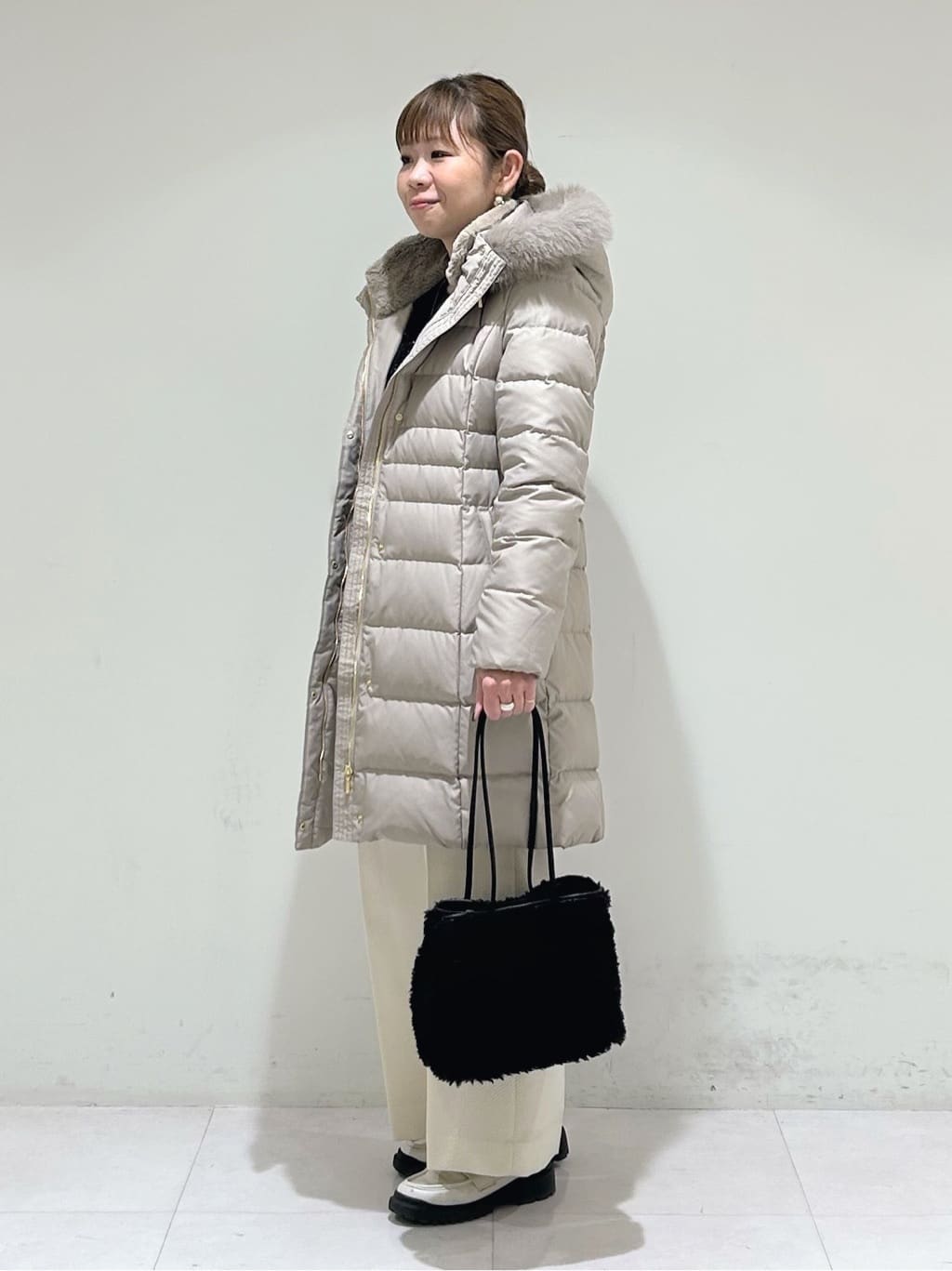 tsuyuさんの「INDIVI｜【名品／撥水／抗菌防臭】ロング丈リサイクルダウンコート」を使ったコーディネート