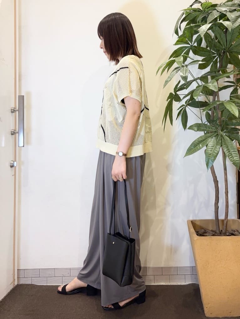 宗形さんの「SHOO･LA･RUE｜【S-LL/ひんやり/UV】リラクシーな穿き心地 エアリーワイドパンツ」を使ったコーディネート