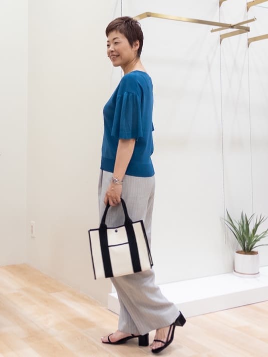 シュウコさんの「grove｜ロープベルトで差がつく 洗練リラックスパンツ」を使ったコーディネート