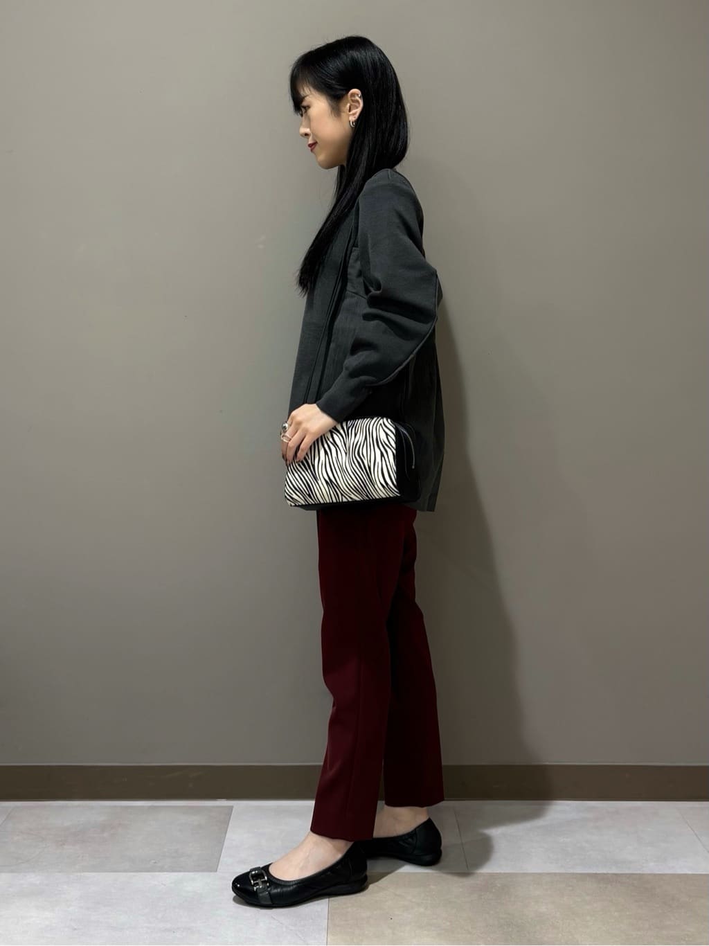 KEIKOさんの「INDIVI｜人気NO.1【褒められパンツ／高ストレッチ／ウエストゴム】タックテーパードパンツ」を使ったコーディネート