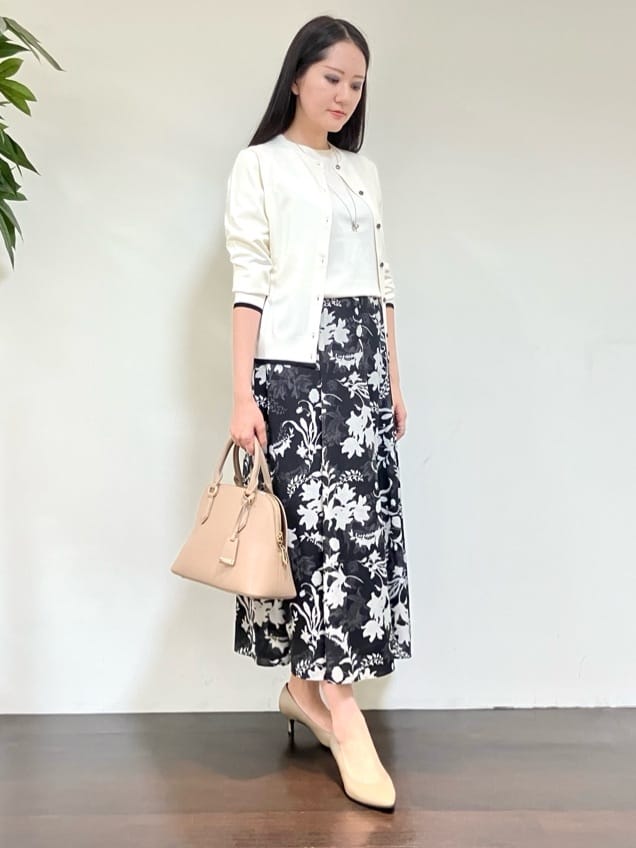 カレンさんの「UNTITLED｜【アンサンブル可/薄手】ベーシッククルーネックカーディガン」を使ったコーディネート