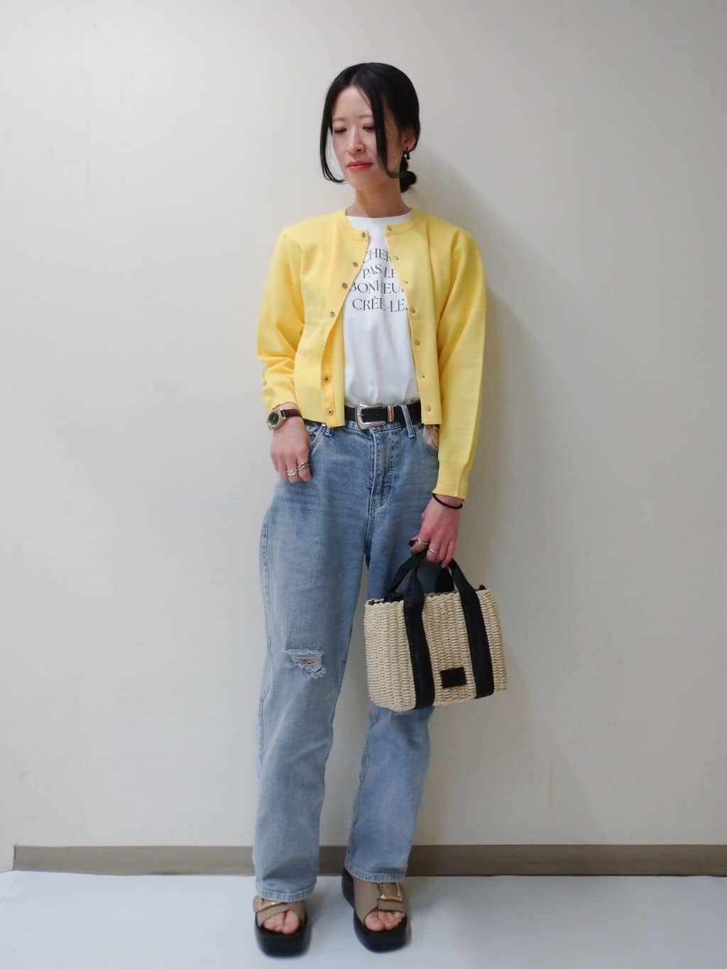 yuriさんの「OPAQUE.CLIP｜◆スナップボタンショートニットカーディガン【洗濯機洗い可／抗ピル】」を使ったコーディネート