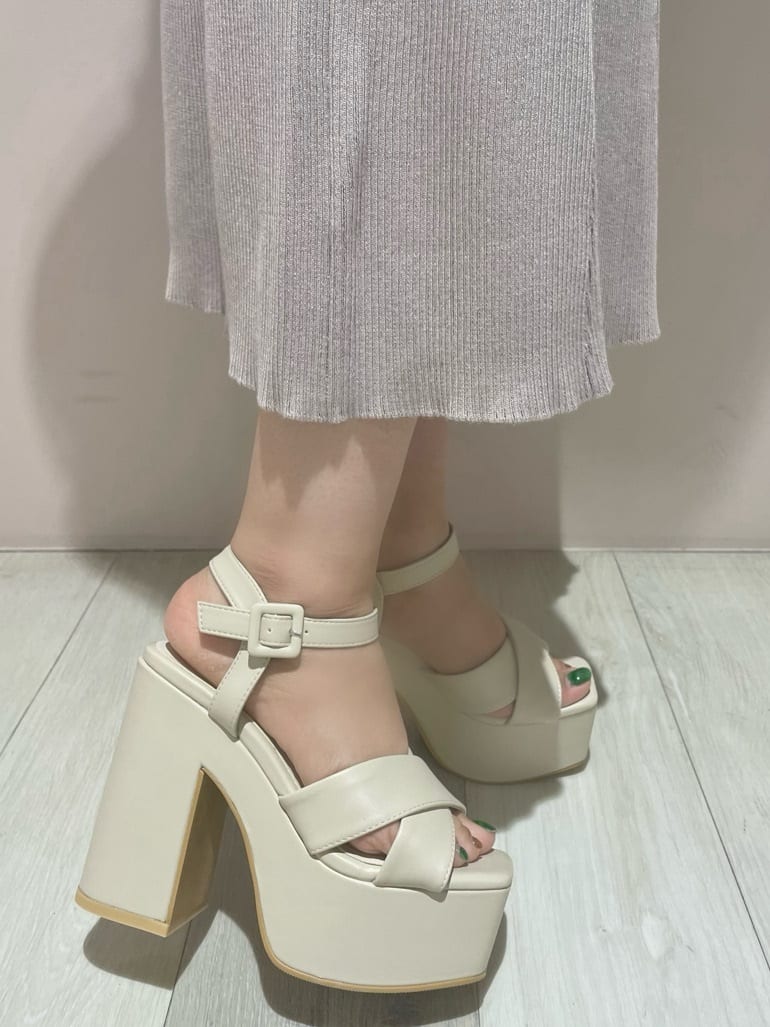 azusaさんの「ESPERANZA｜ラク盛り厚底サンダルⅢ」を使ったコーディネート