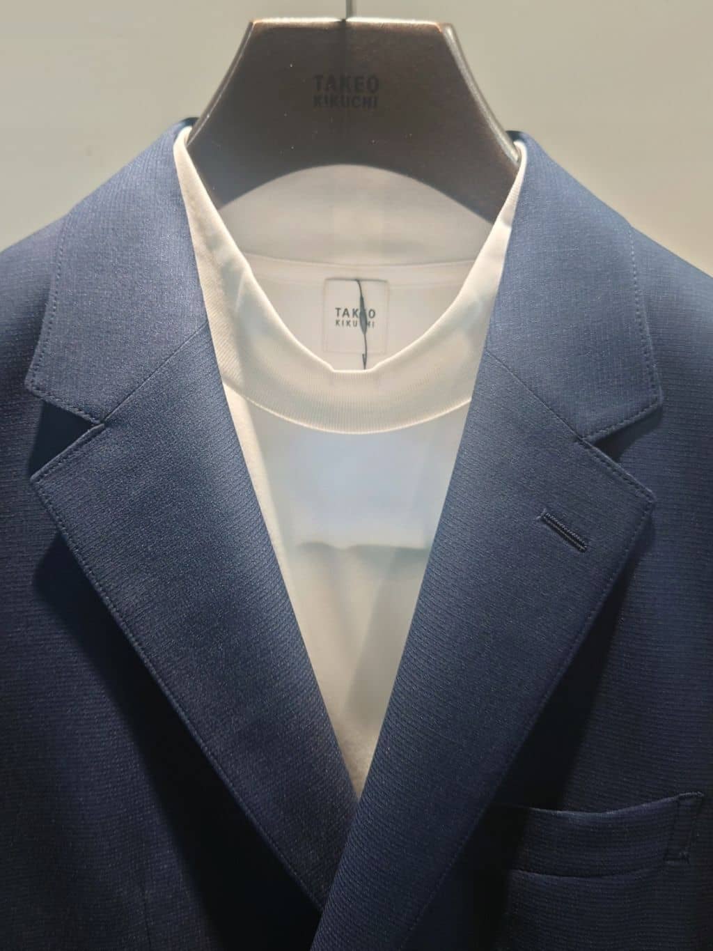 あまえびさんの「TAKEO KIKUCHI｜【COOL CITY WEAR】インドライ天竺モックネック プルオーバー /吸汗速乾」を使ったコーディネート