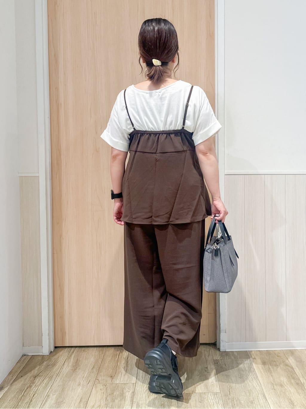 mimoさんの「SHOO･LA･RUE｜【S-LL/セットアップ可/ひんやり】女性らしさ溢れる ティアードキャミソール」を使ったコーディネート