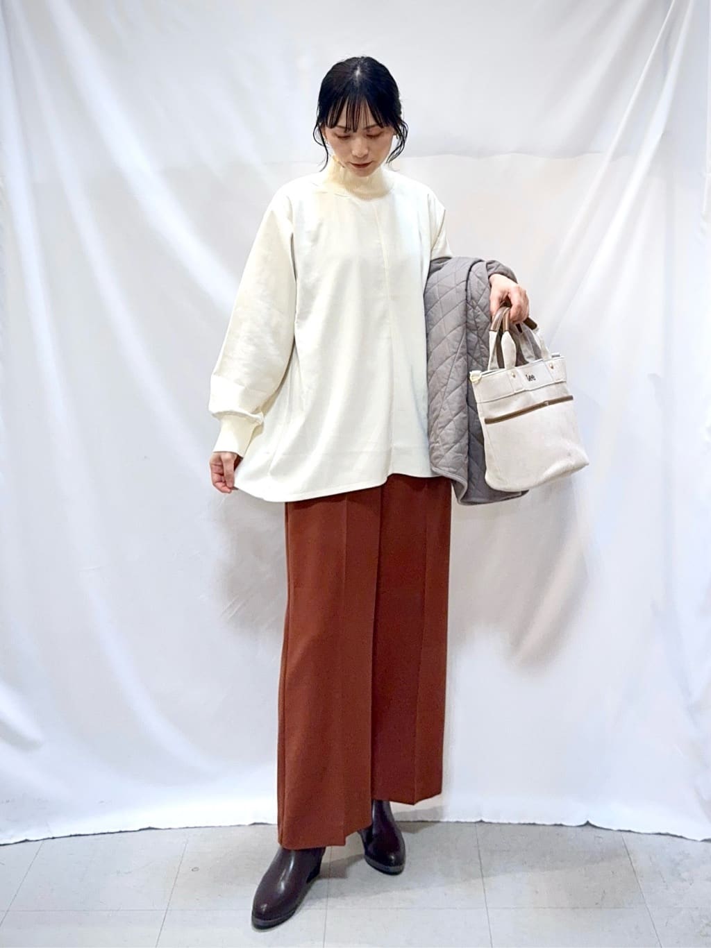 𝐇𝐢𝐫𝐨𝐦𝐢さんの「SHOO･LA･RUE｜【S-LL】滑らかタッチが癖になる Aラインスエード調トップス」を使ったコーディネート