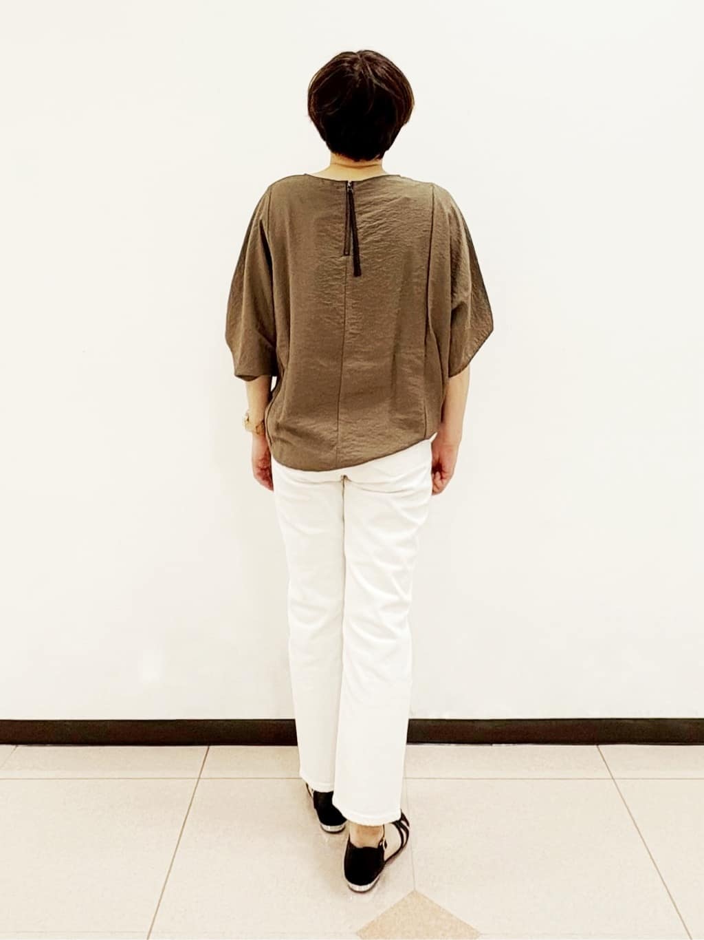 SAOさんの「INDIVI｜【褒められデニム】スリムストレート デニムパンツ」を使ったコーディネート