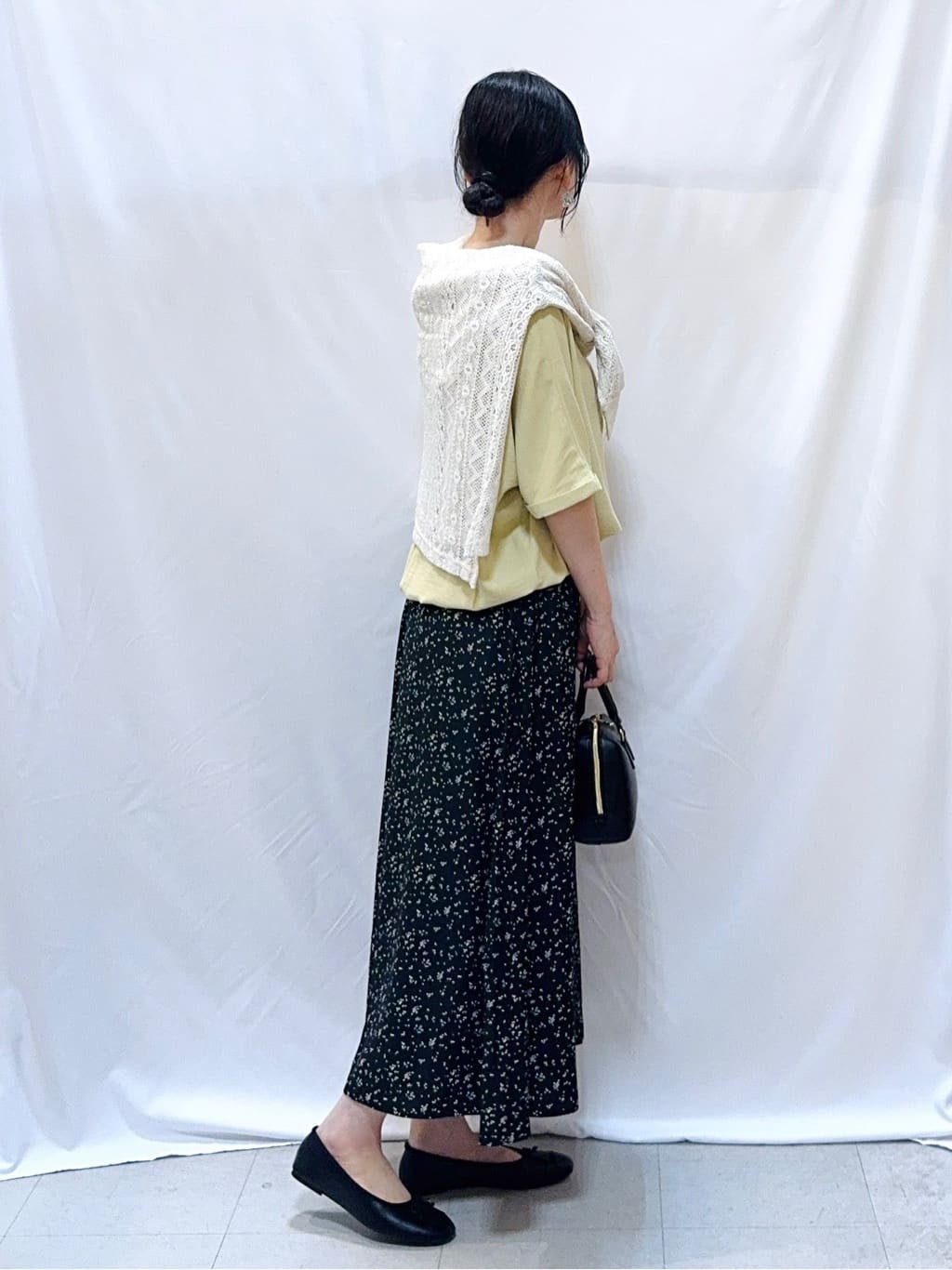 𝐇𝐢𝐫𝐨𝐦𝐢さんの「SHOO･LA･RUE｜【セットアップ可】レース使いが美しい バンドカラーシャツ」を使ったコーディネート
