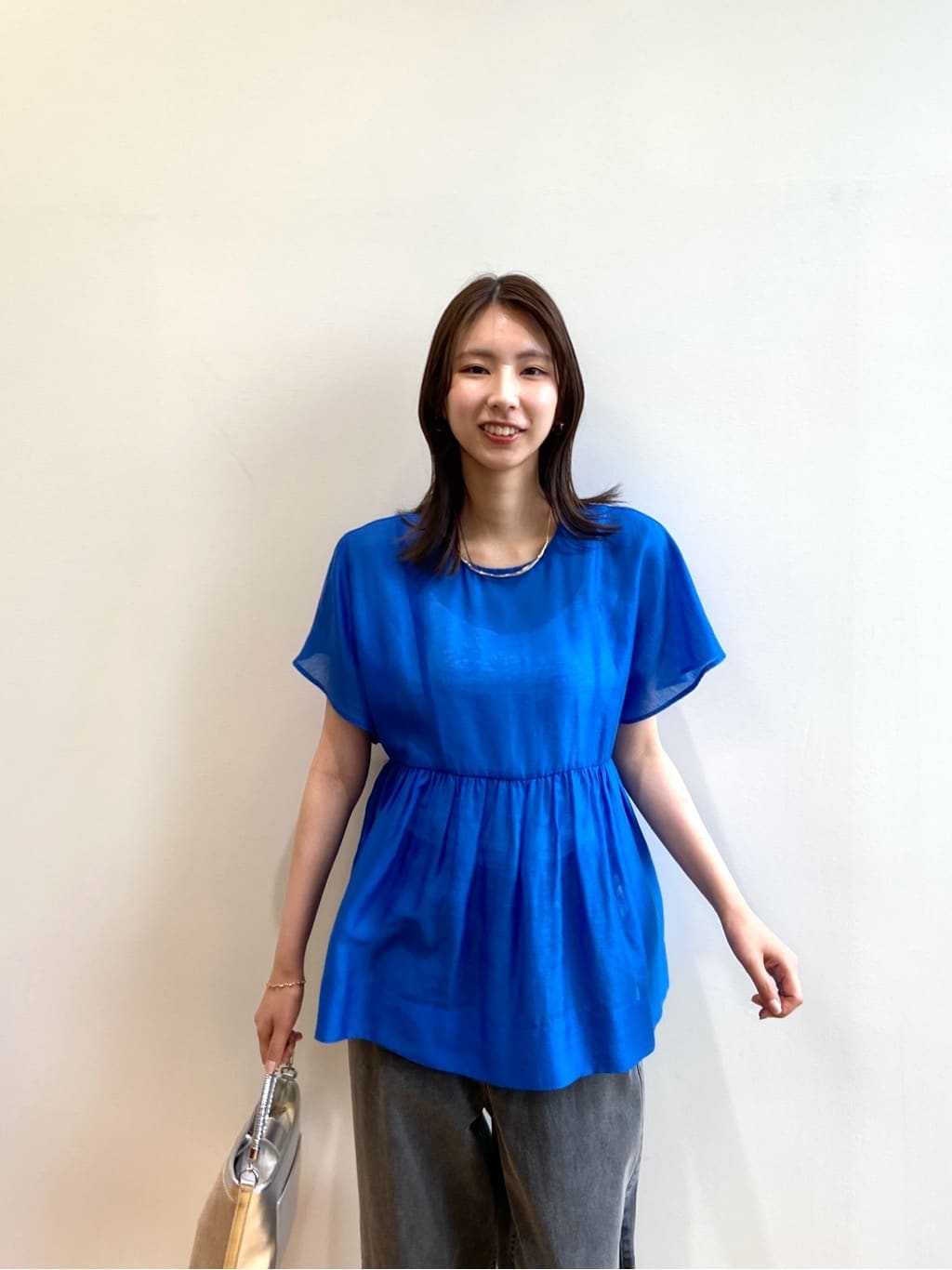 めぐさんの「OPAQUE.CLIP｜麻混シアーペプラムブラウス【洗濯機洗い可】」を使ったコーディネート