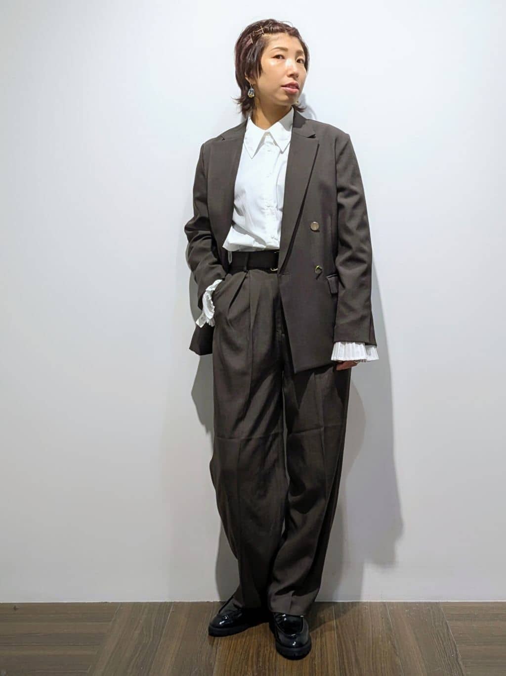 4410さんの「THE SHOP TK｜ベルト付バレルパンツ【セットアップ可】/CAVIANシリーズ」を使ったコーディネート