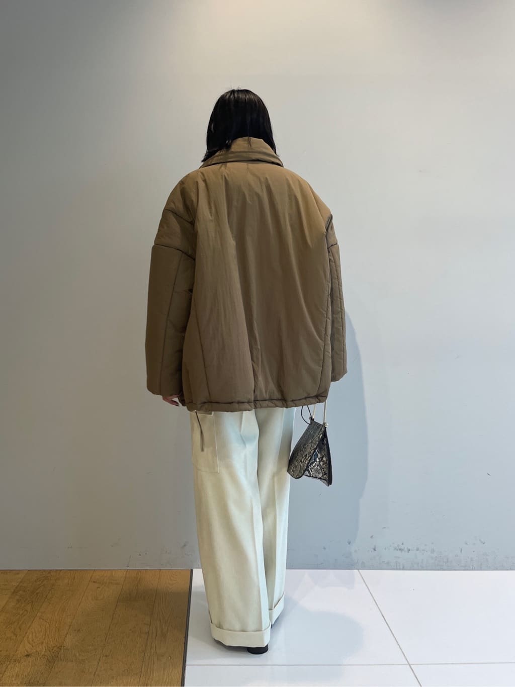 Harukaさんの「INDIVI｜【再入荷】パネルストレッチショートブーツ」を使ったコーディネート