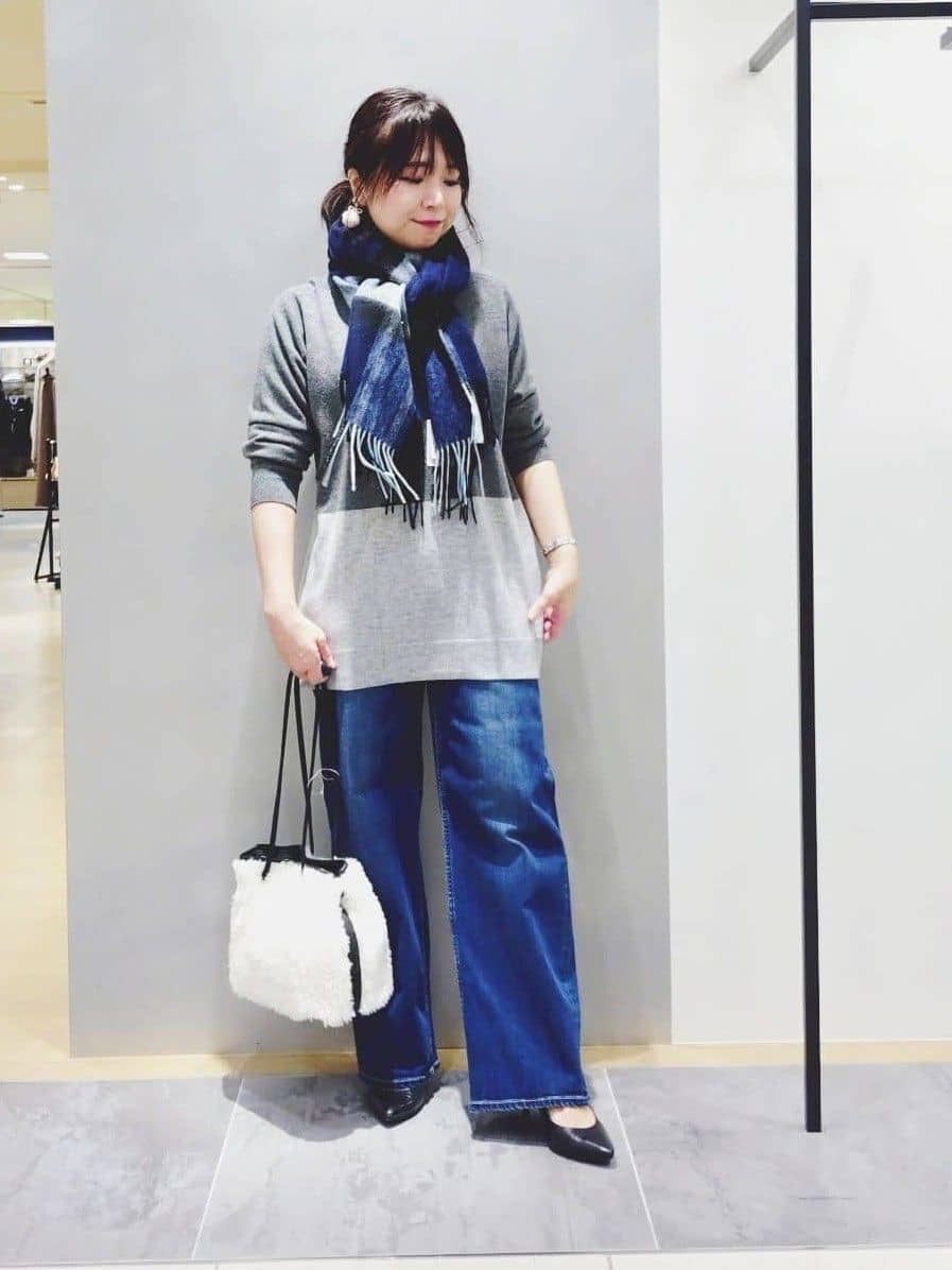 TOMOMIさんの「INDIVI｜【褒められデニム】スリムストレート デニムパンツ」を使ったコーディネート