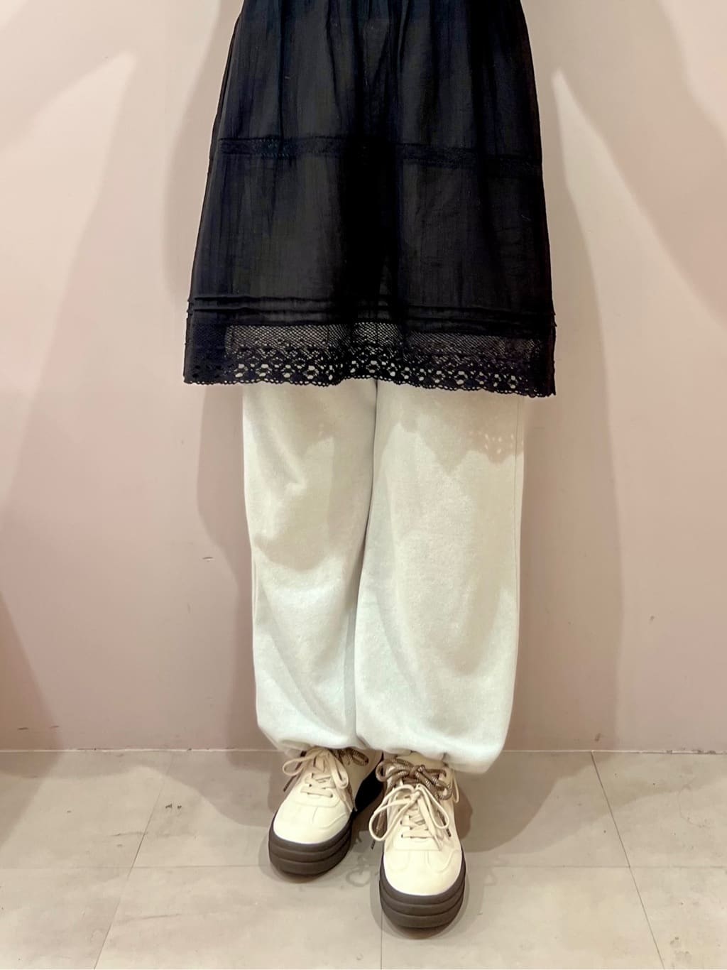 TAKAさんの「ESPERANZA｜ミックスシューレーススニーカー」を使ったコーディネート