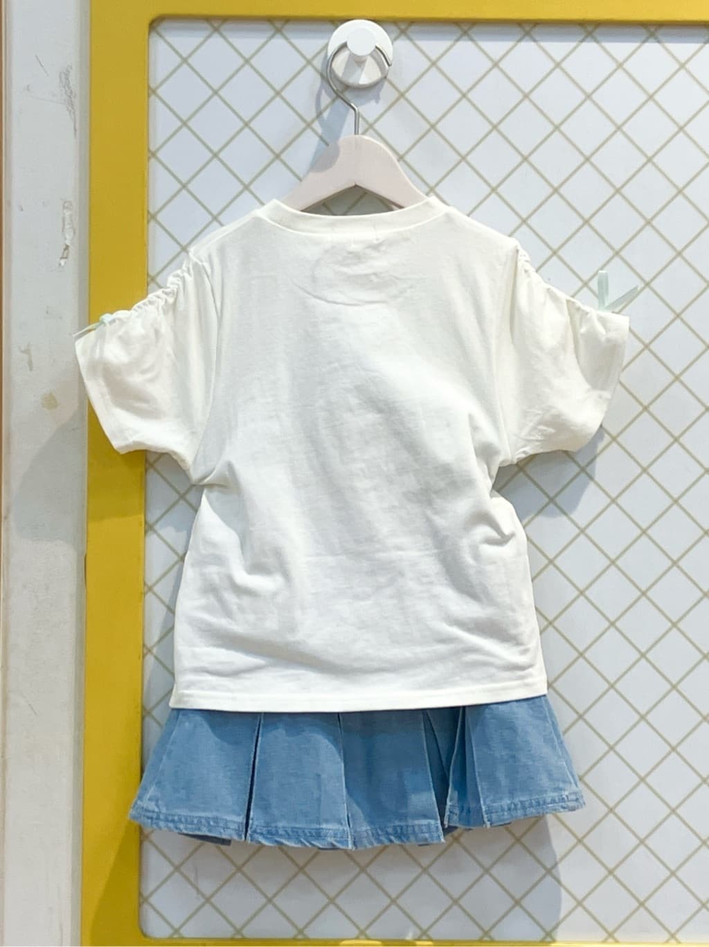 蒼さんの「SHOO･LA･RUE｜◆【100-150cm】スノードームオーガンジーTシャツ」を使ったコーディネート