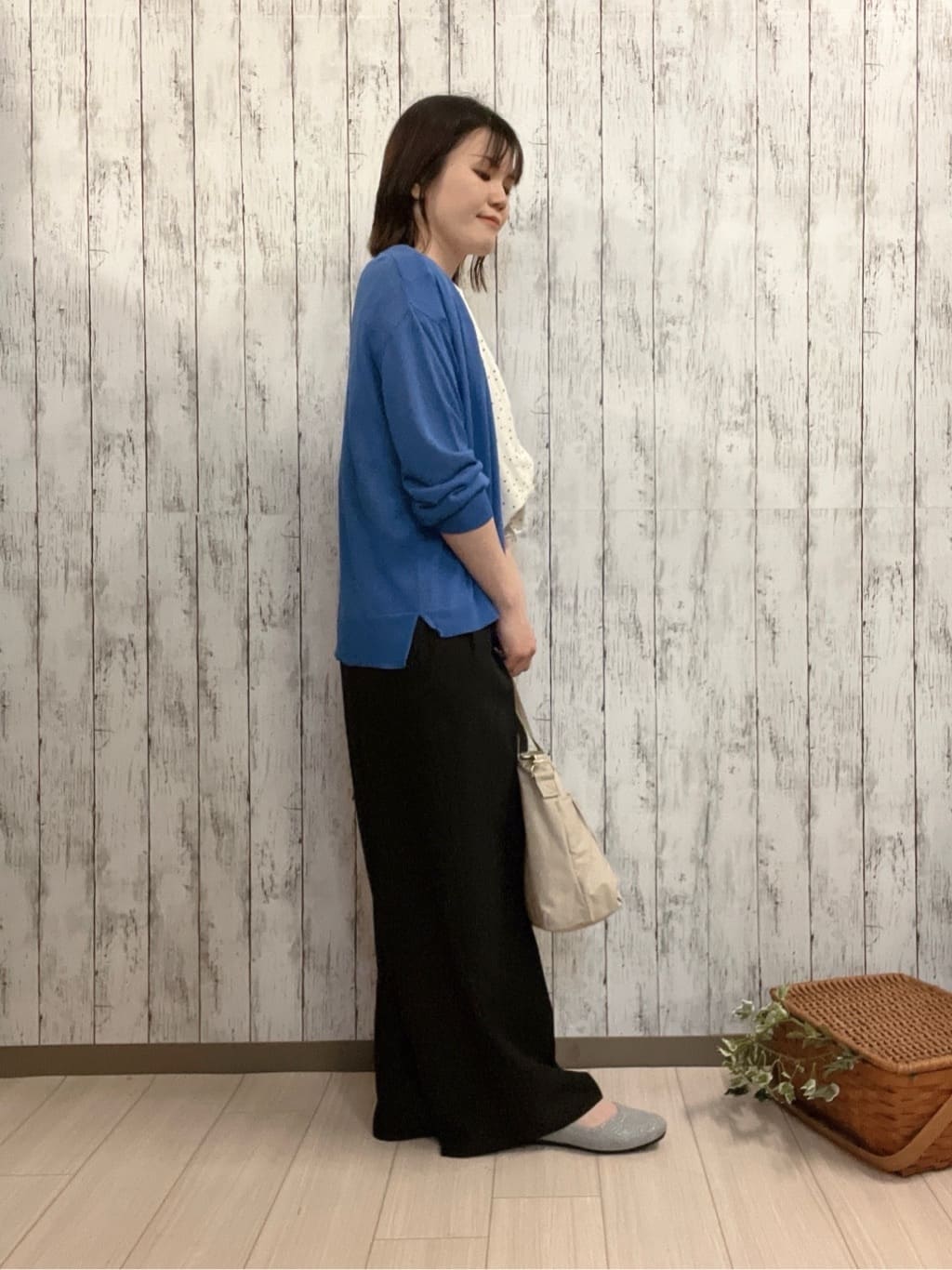 シカさんの「SHOO･LA･RUE｜【S-LL/ひんやり】きちんと見えで好印象 ドット柄デザイントップス」を使ったコーディネート