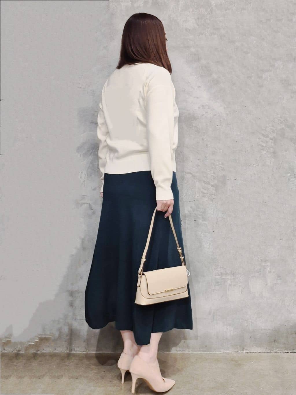 ひさえさんの「THE SHOP TK｜【すっきりシルエットが叶う】大人のためのVネックニット/毛玉になりにくい/静電気防止/洗濯機OK」を使ったコーディネート