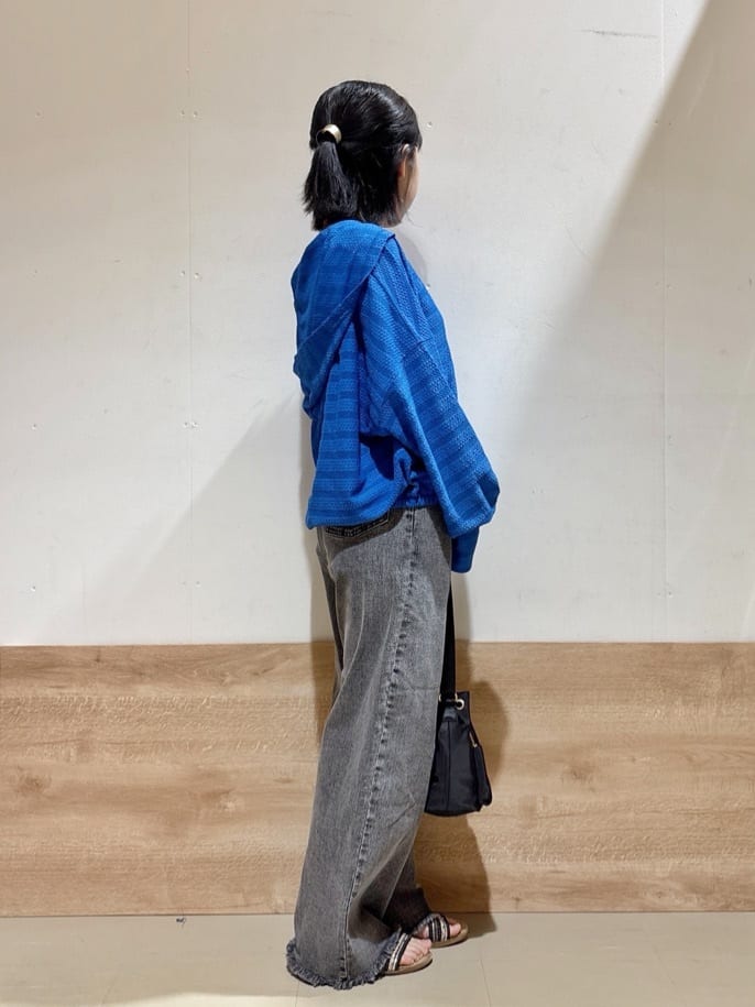 るねさんの「SHOO･LA･RUE｜【UV/水陸両用】手の甲まで隠れる レースボーダー ラッシュガードパーカ」を使ったコーディネート