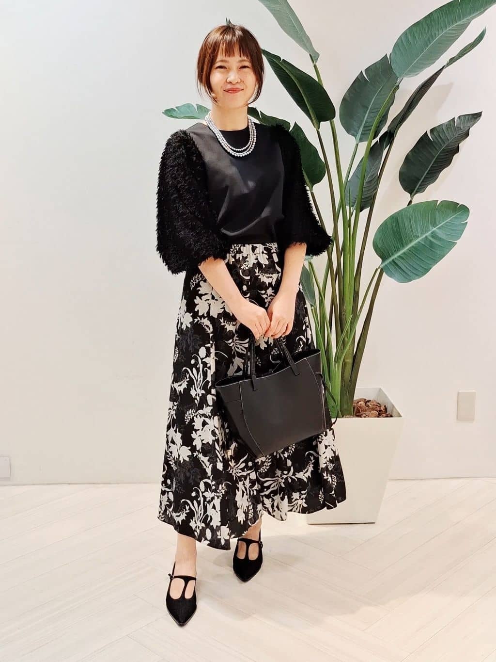 YuKaRiさんの「UNTITLED｜【丸首/Tシャツ風/短丈】シャギースリーブ ポンチカットソー」を使ったコーディネート