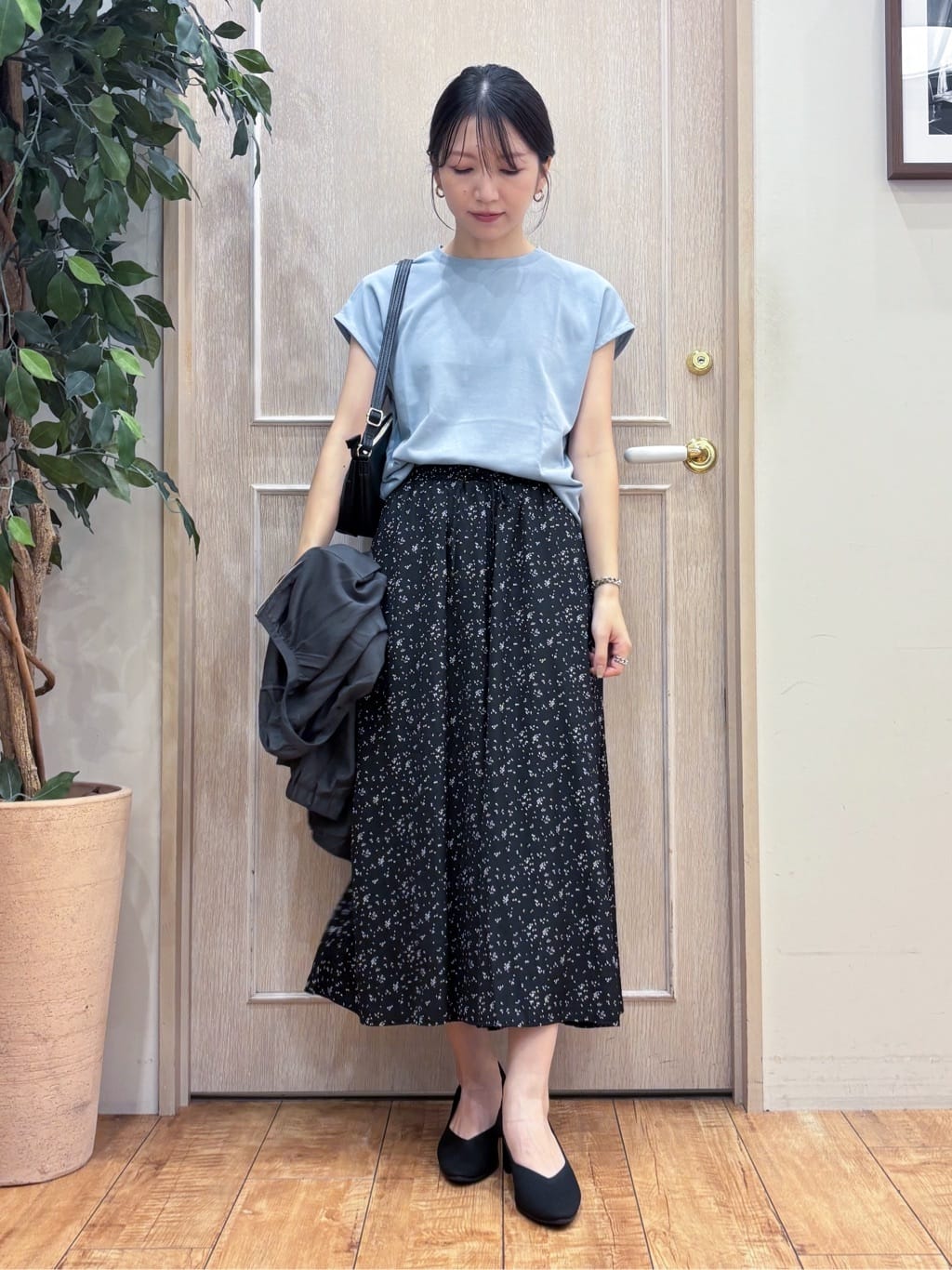 なみさんの「SHOO･LA･RUE｜【S-LL】寒暖差のある時期に 大人上品なシアーブルゾン」を使ったコーディネート