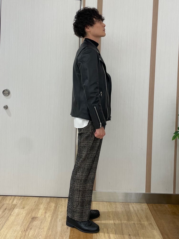 橋本さんの「DRESSTERIOR｜◆【本革】レザーライダースジャケット」を使ったコーディネート