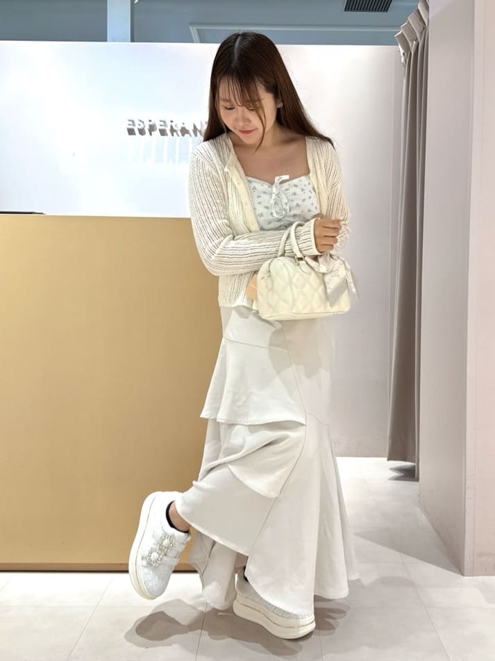 neinaさんの「ESPERANZA｜ビジューバックルWストラップレーススニーカー」を使ったコーディネート