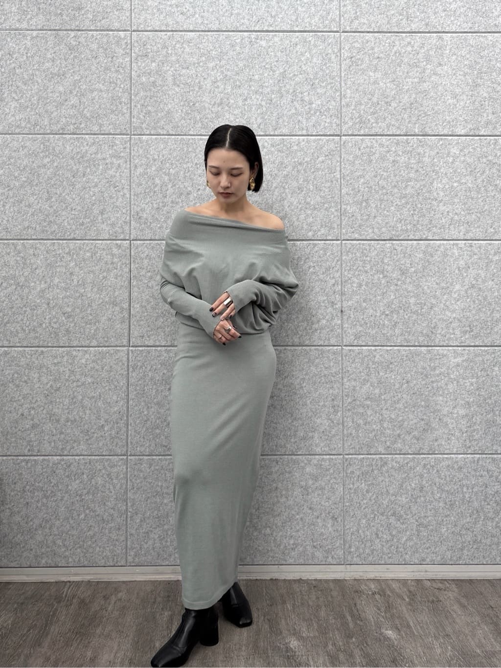 ayanoさんの「INDIVI｜ドレープオフショルニットワンピース」を使ったコーディネート
