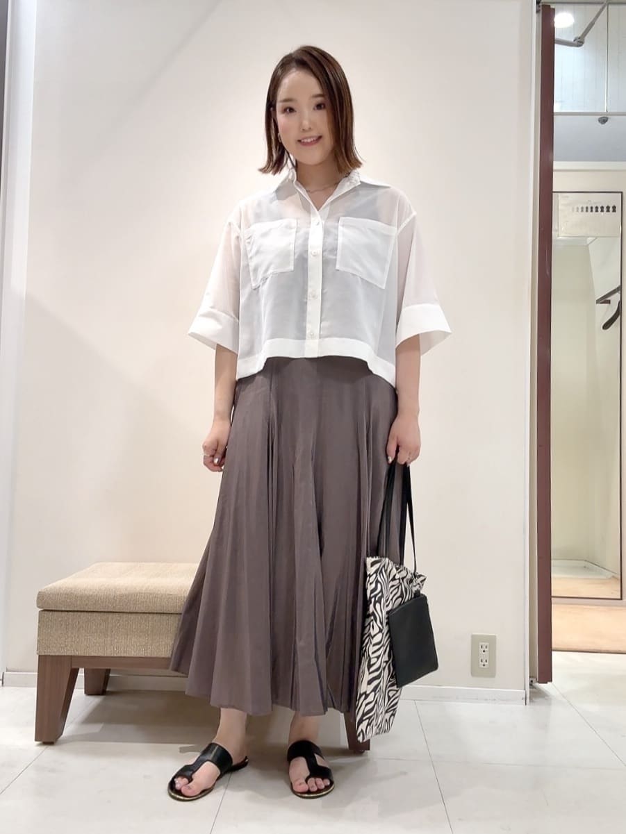 YUIさんの「UNTITLED｜【前開き/洗える】ショート丈シアーシャツ」を使ったコーディネート