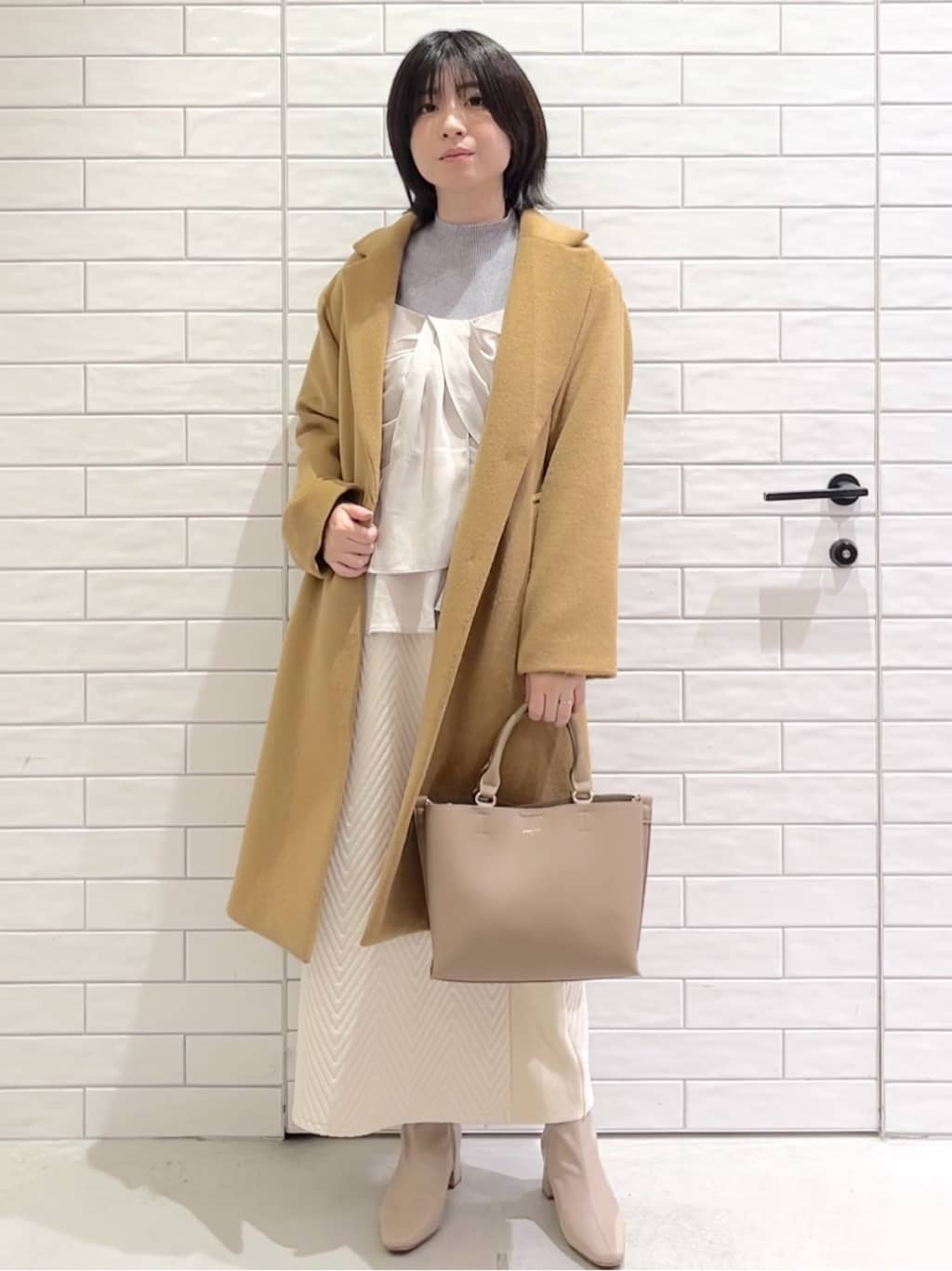 しおりさんの「OPAQUE.CLIP｜カシミヤブレンドウールチェスターコート」を使ったコーディネート