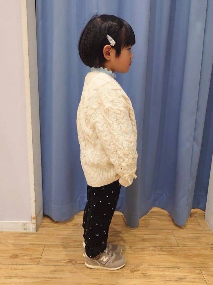 Yuiさんの「SHOO･LA･RUE｜【100-150cm】袖レースアップニットカーディガン」を使ったコーディネート