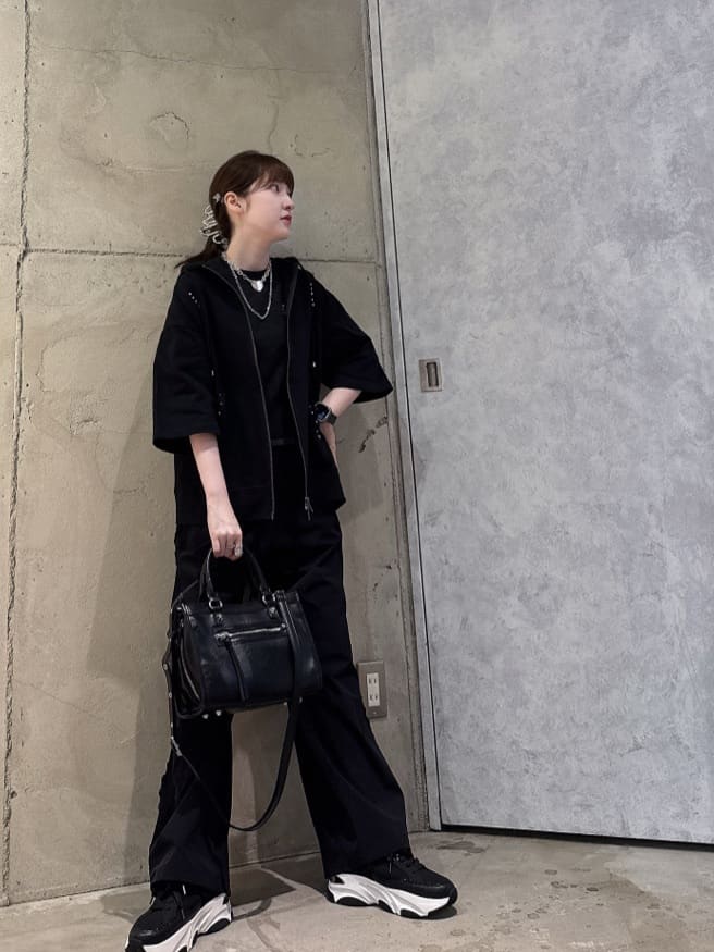 MIKAさんの「tk.TAKEO KIKUCHI｜ヴィンテージライクスタッズTシャツ」を使ったコーディネート