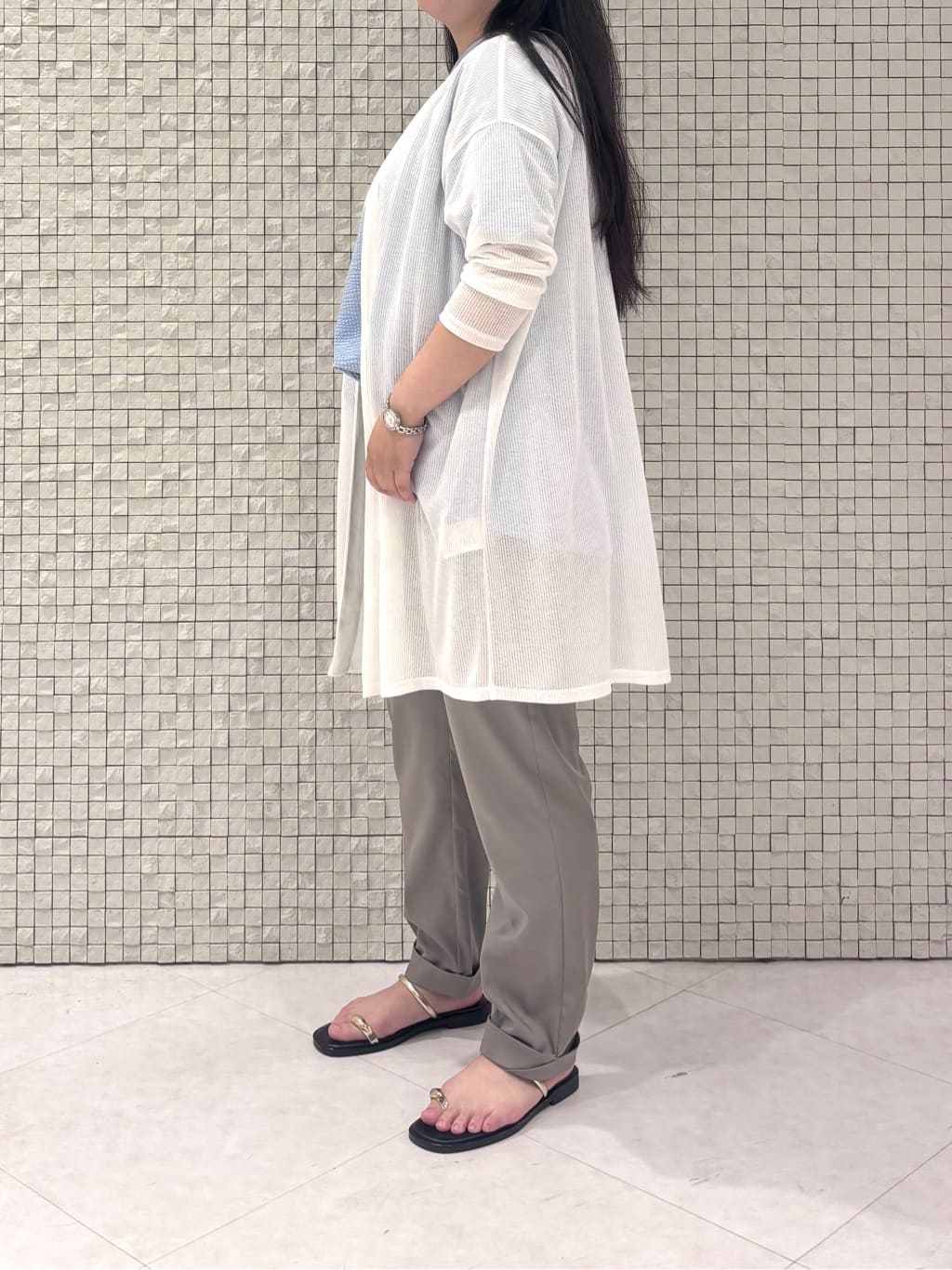 MEGUMIさんの「INDIVI｜【洗える／シアーストライプ柄】着流しジャージカーディガン」を使ったコーディネート