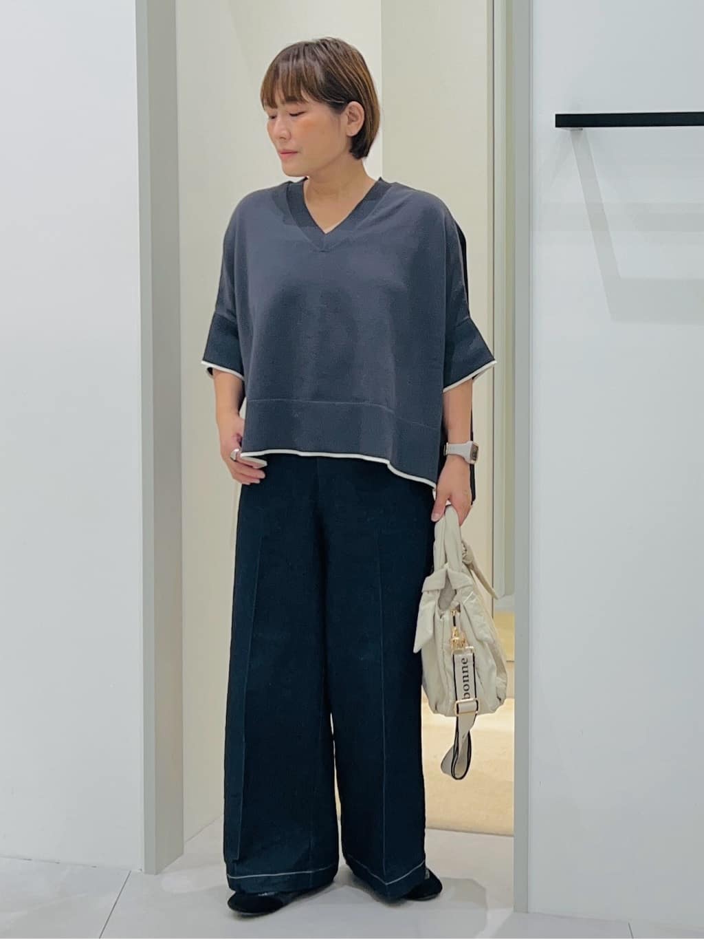 タナさんの「THE SHOP TK｜Vネックドルマンニット【毛玉になりにくい/洗濯機OK】」を使ったコーディネート