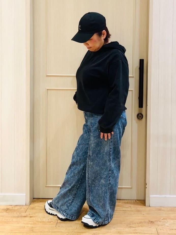 YYYさんの「SHOO･LA･RUE｜【洗濯機可】ポケット付きが嬉しい ケミカル加工フーディ―」を使ったコーディネート