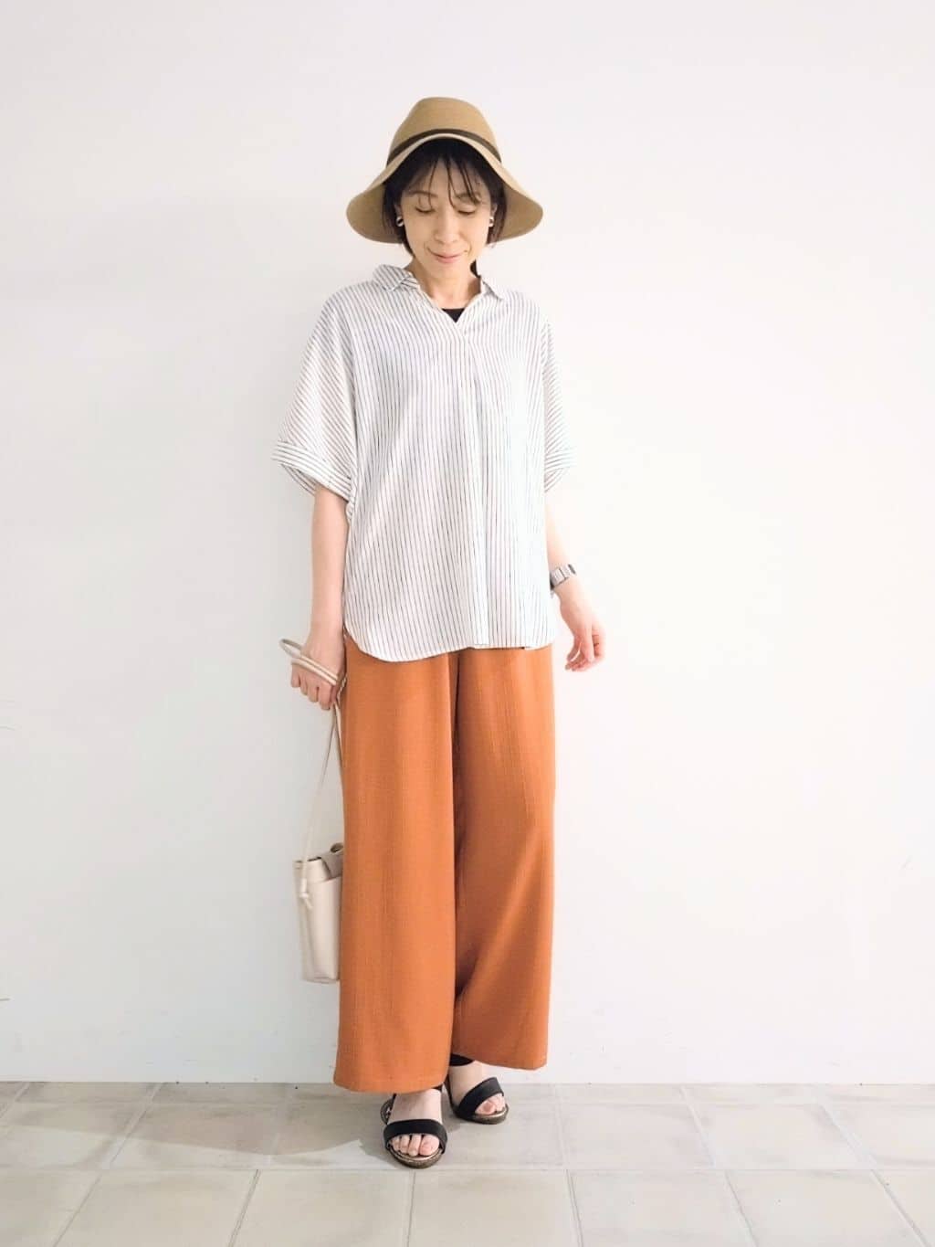 miomioさんの「SHOO･LA･RUE｜【S-LL/UV/接触冷感/抗菌防臭】体型を自然にカバー フレンチリネンブレンド襟付ドルマンシャツ」を使ったコーディネート