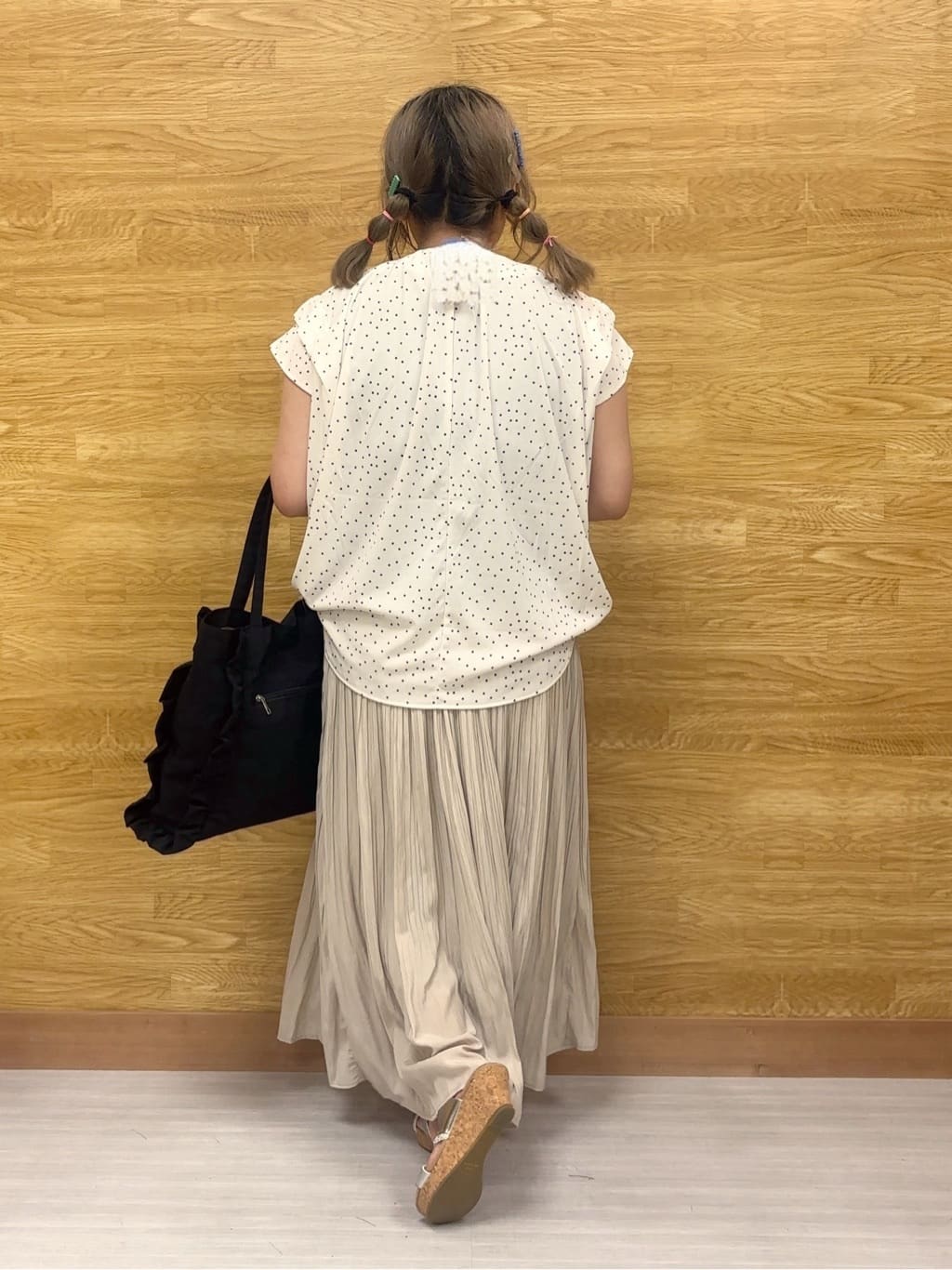 ぁむさんの「SHOO･LA･RUE｜【S-LL/ひんやり】きちんと見えで好印象 ドット柄デザイントップス」を使ったコーディネート