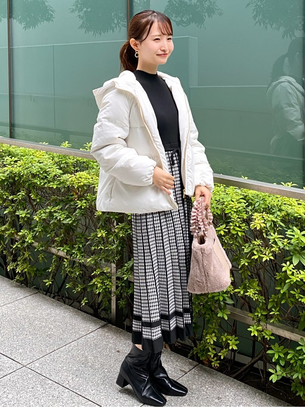みさかさんの「index｜KAWADAダウンペプラムショートコート【撥水／洗濯機OK／静電気防止裏地】」を使ったコーディネート
