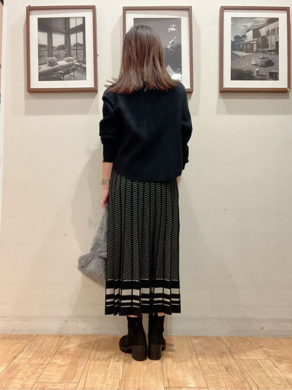 mariさんの「SHOO･LA･RUE｜ラメ入りファートートバッグ」を使ったコーディネート