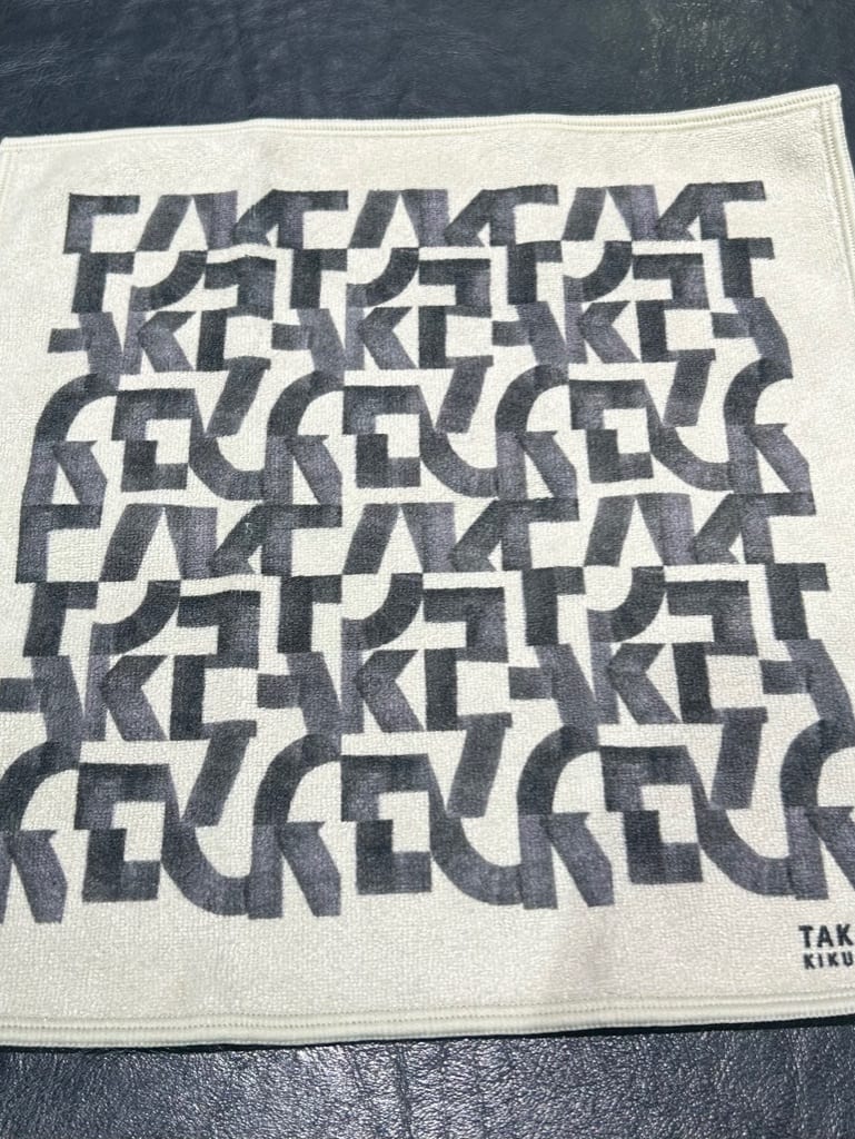 ふみふみさんの「TAKEO KIKUCHI｜◆パズル柄フォンカチ」を使ったコーディネート