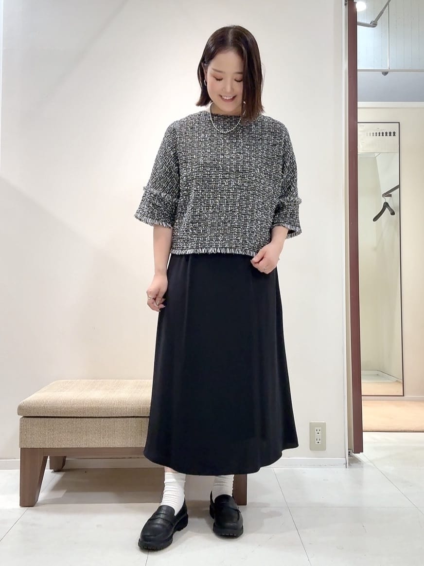 YUIさんの「UNTITLED｜【きれいめ／体型カバー】ツイードドルマントップス」を使ったコーディネート