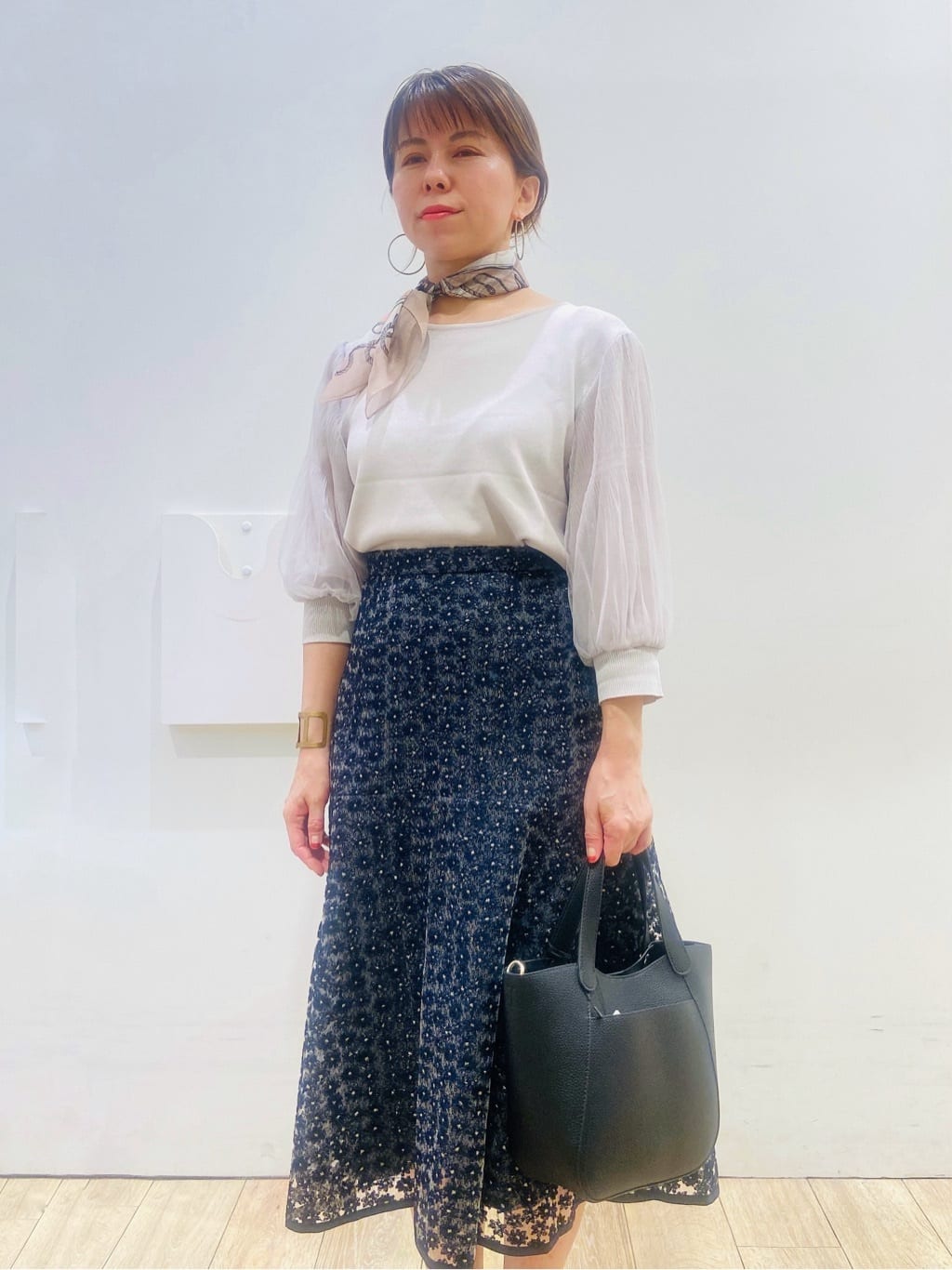 YUKOさんの「index｜小花刺繍チュールマーメイドスカート【洗濯機OK／抗ピル】」を使ったコーディネート