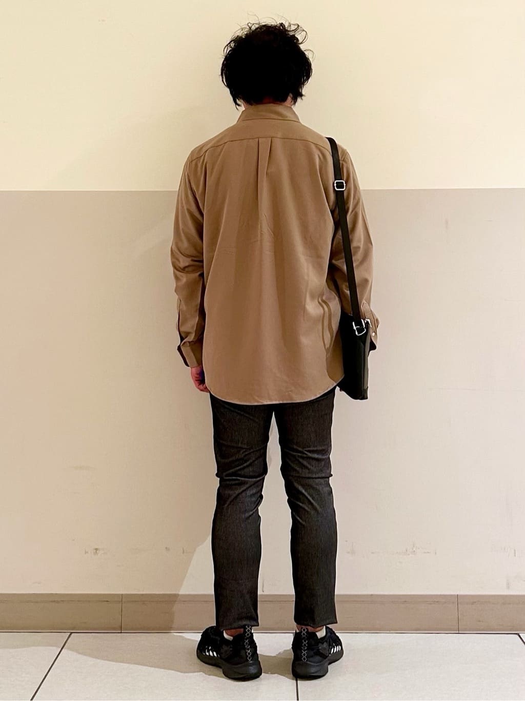 KENJI Iさんの「THE SHOP TK｜スムースファイバー長袖シャツ 【吸水速乾/UVカット/軽量/イージーケア】」を使ったコーディネート