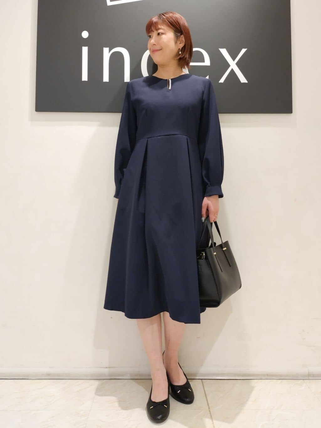 n.さんの「index｜◆＜通勤・セレモニー対応＞キーネックパール調フレアワンピース【洗濯機洗い可／イージーアイロン】」を使ったコーディネート