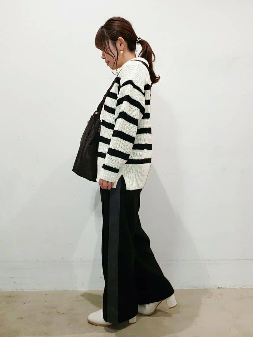 TSUCHIYAさんの「SHOO･LA･RUE｜◆【S-LL】脚のラインをきれいに見せる サイドライン起毛イージーパンツ」を使ったコーディネート
