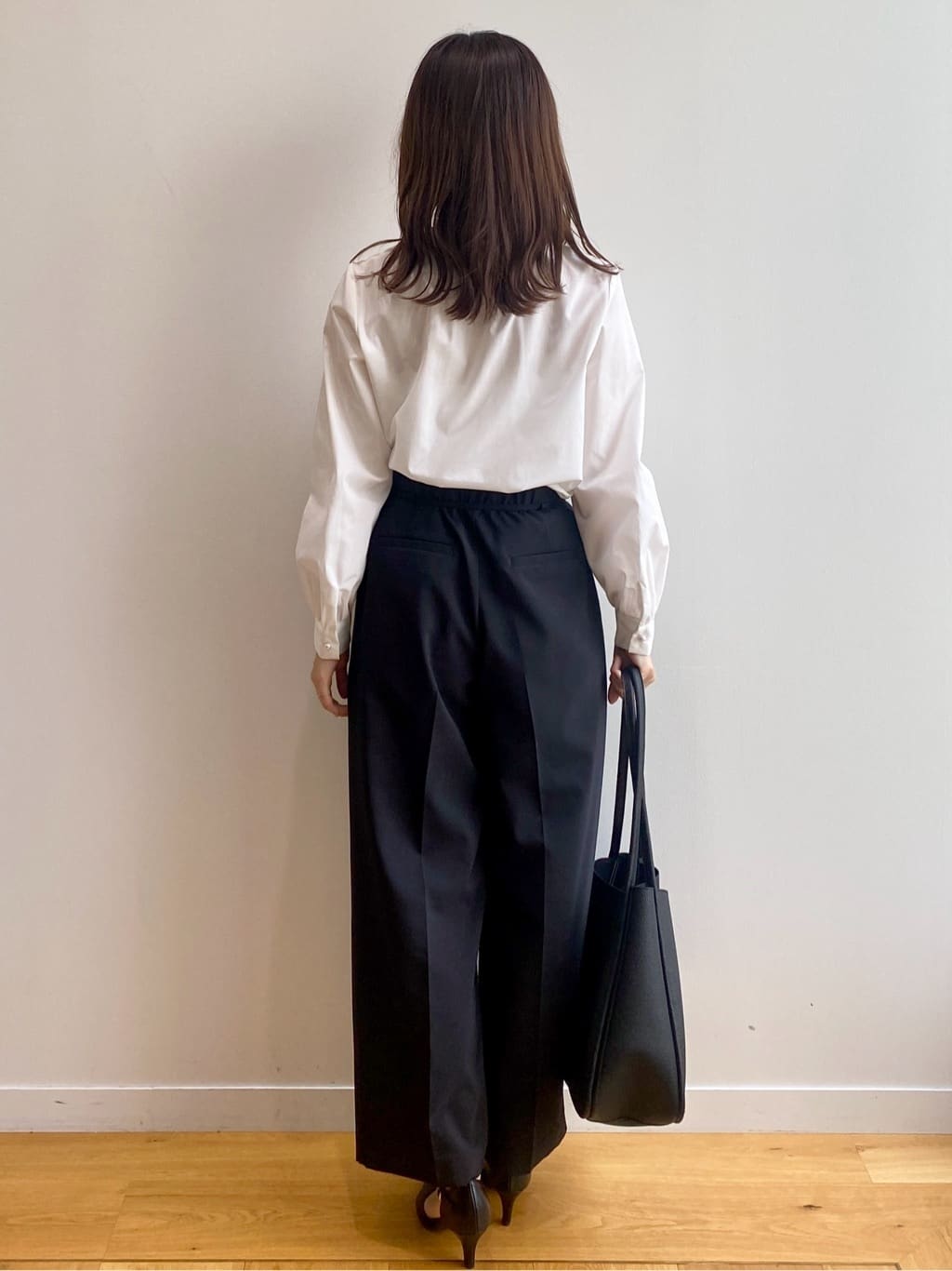 みさかさんの「index｜バンドカラーフリルブラウス【洗濯機OK／イージーアイロン／防シワ】」を使ったコーディネート