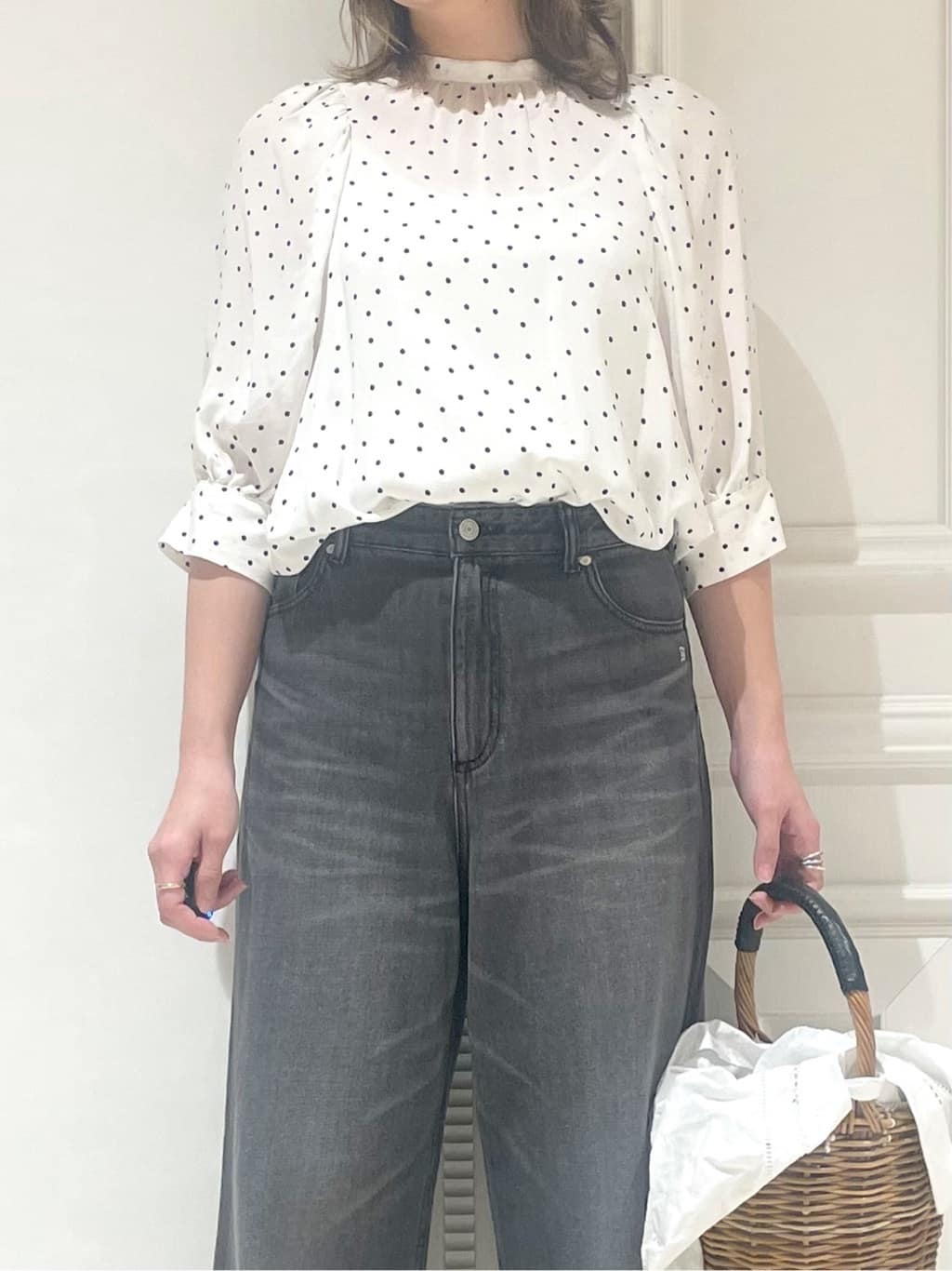 makiさんの「DRESSTERIOR｜ヴィンテージ加工ワイドデニムパンツ」を使ったコーディネート