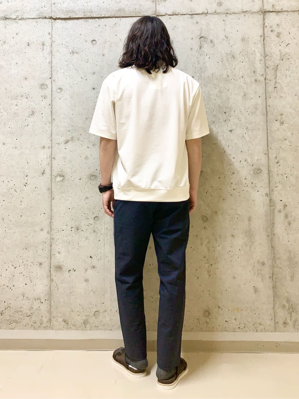 木村剛さんの「TAKEO KIKUCHI｜【全7サイズ&times;8色展開！】トップマルチヘリンボン パンツ」を使ったコーディネート