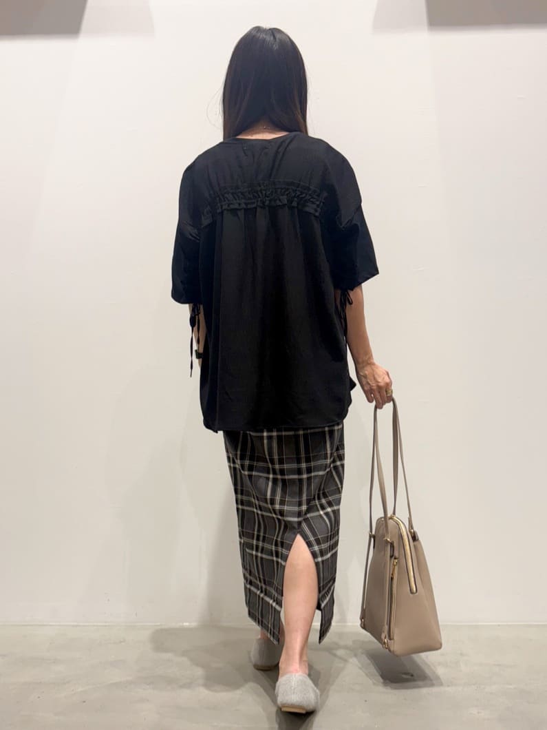 ＷＡさんの「grove｜後ろ姿で魅せる　バックドロストシャーリングTシャツ」を使ったコーディネート