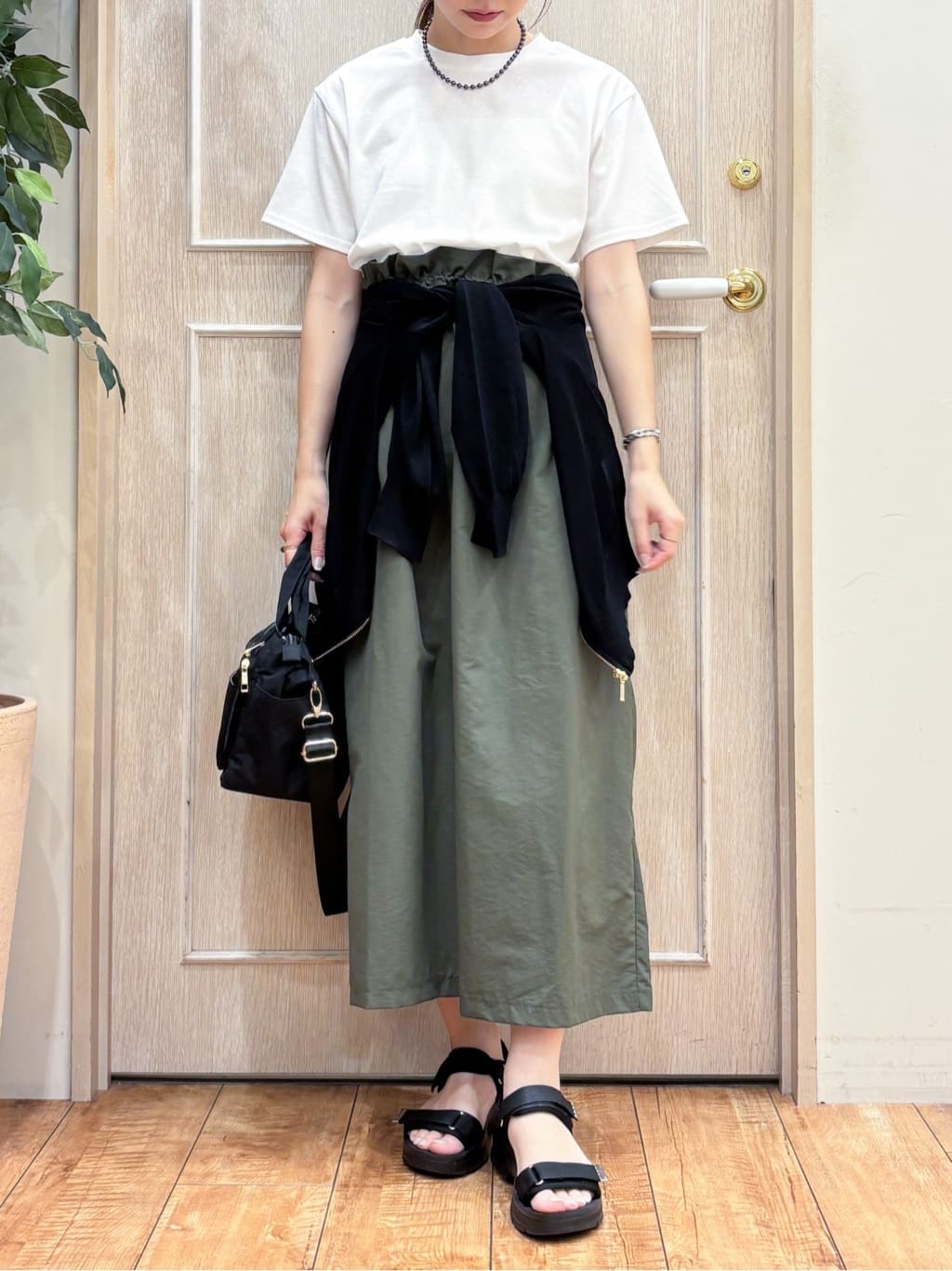 なみさんの「SHOO･LA･RUE｜冷房対策にも 上品なシアー感のニットパーカ」を使ったコーディネート