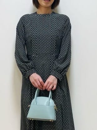 Riiさんの「Reflect｜【通勤/お出かけ◎】ジオメプリントクラシカルワンピース」を使ったコーディネート