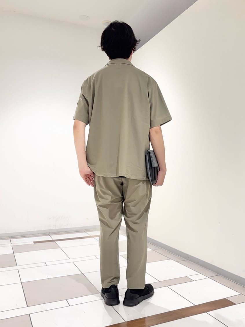 及川さんの「TAKEO KIKUCHI｜【COOL CITY WEAR】エアートール オープンカラーシャツ /接触冷感・通気性」を使ったコーディネート